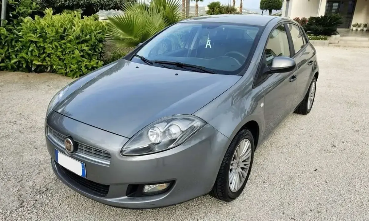 Usata Fiat Bravo Dynamic 120 CV (88 kW) 2010 Grigio Utilitaria