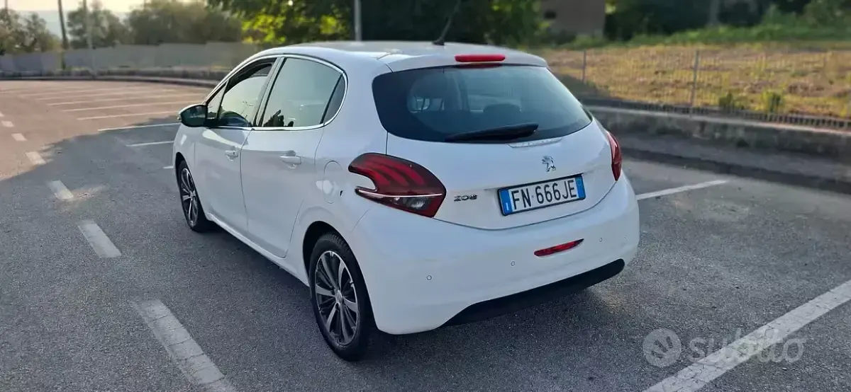 Usata Peugeot 208 Allure 75 CV (55 kW) 2018 Bianco Utilitaria