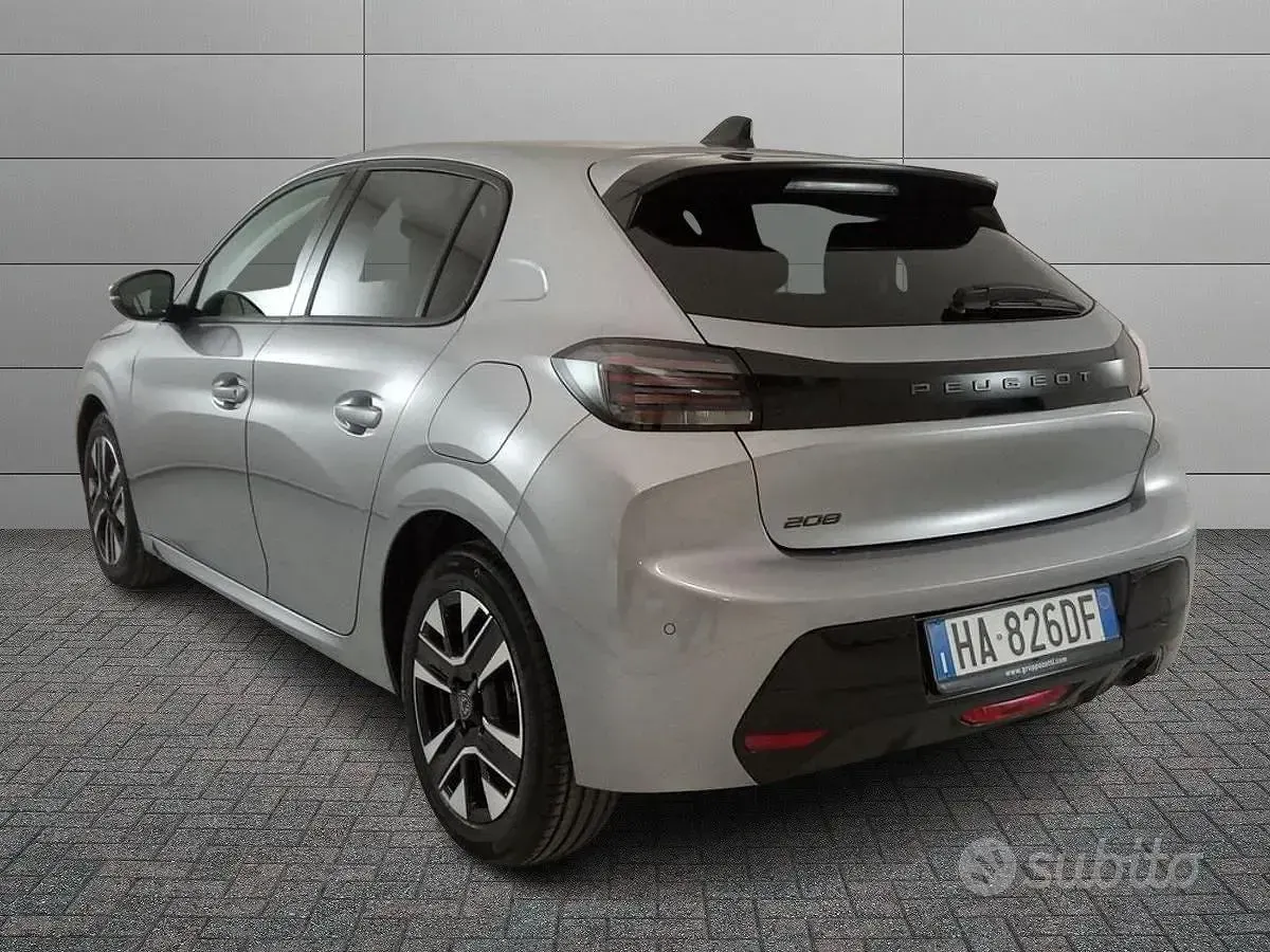 Usata Peugeot 208 Allure 101 CV (74 kW) 2025 Grigio Utilitaria