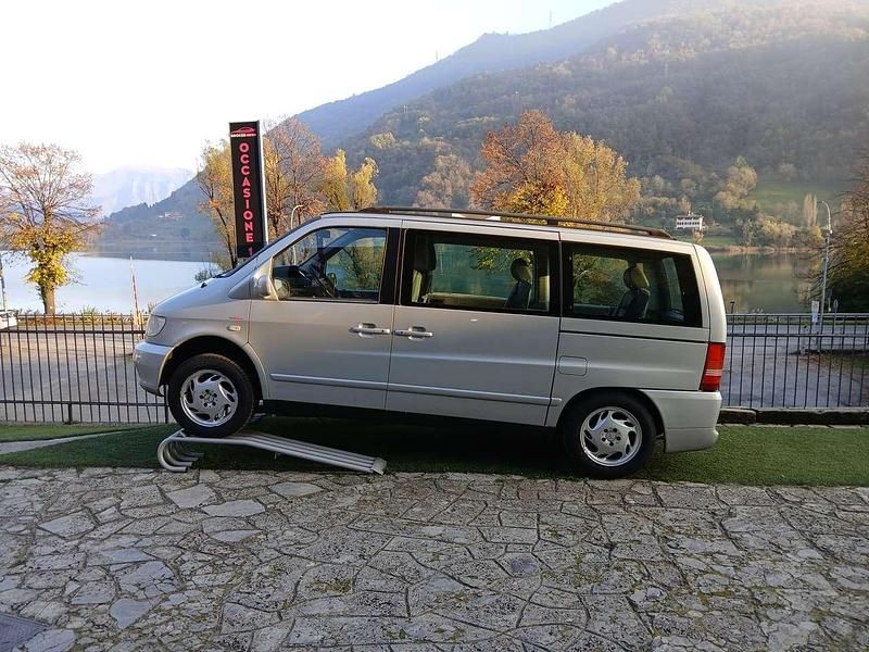 Usata Mercedes V220 122 CV (89 kW) 2004 Grigio metallizzato Monovolume