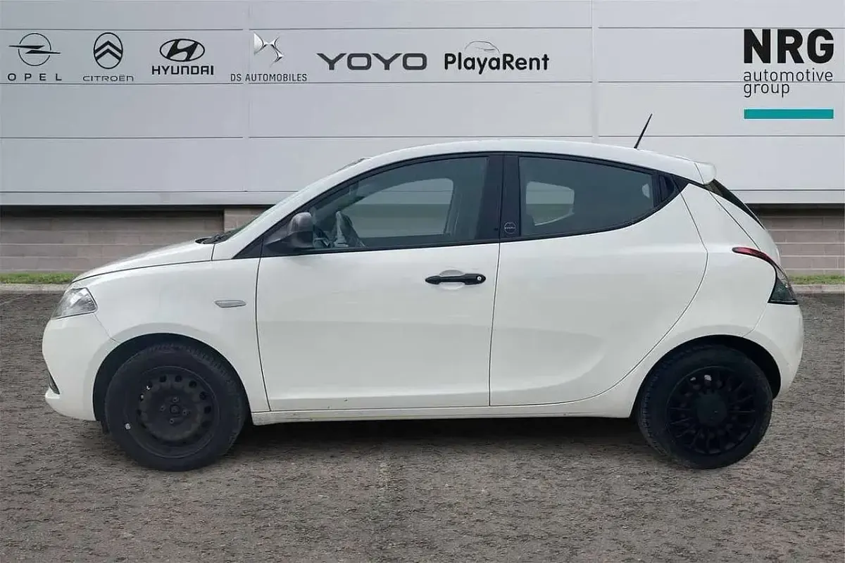 Usata Lancia Ypsilon Silver 69 CV (50 kW) 2021 Bianco Utilitaria