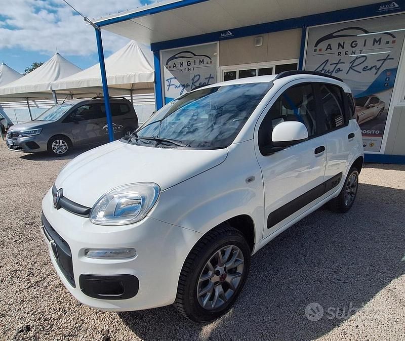 Usata Fiat Panda 4x4 S 95 CV (69 kW) 2018 Bianco Utilitaria