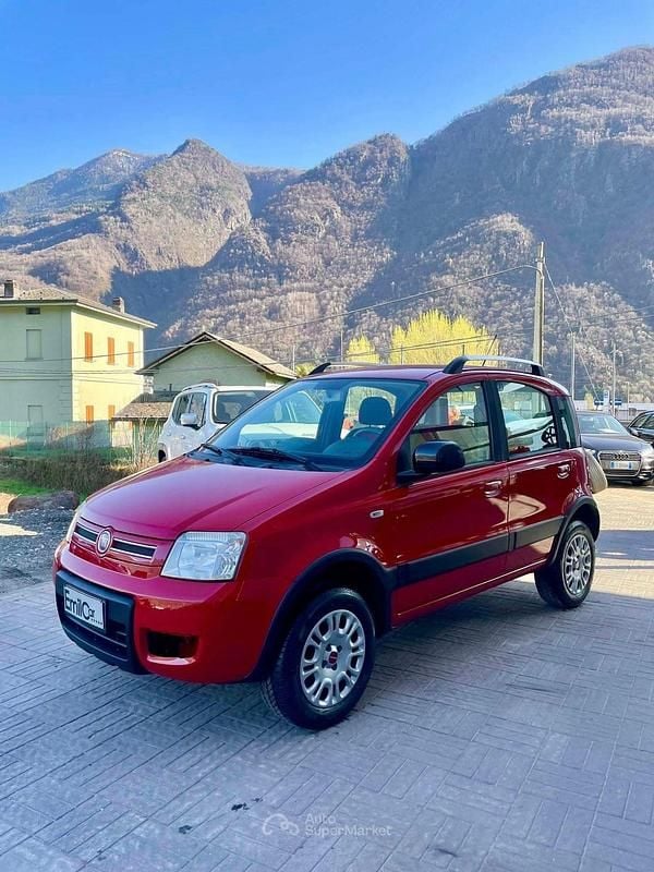 Usata Fiat Panda 4x4 60 CV (44 kW) 2010 Rosso Utilitaria