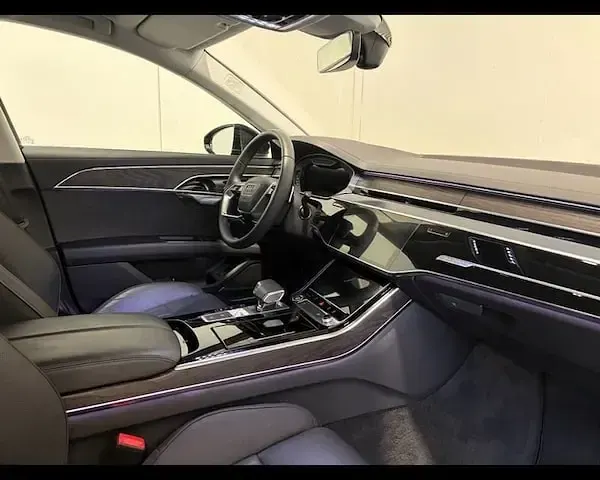 Usata Audi A8 Comfort 286 CV (210 kW) 2024 Nero mythos metallizzato Berlina
