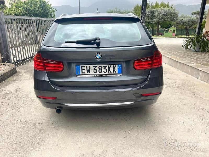 Usata BMW 318 Luxury Line 142 CV (104 kW) 2014 Grigio Station wagon
