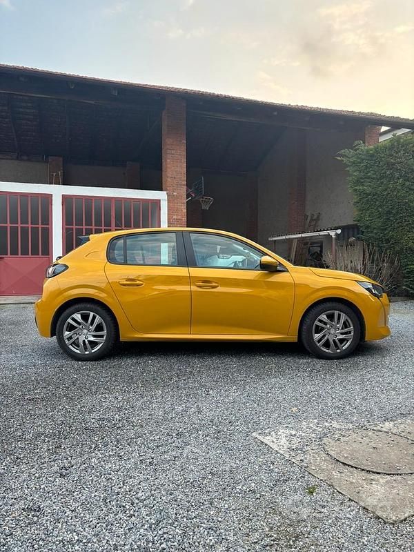 Usata Peugeot 208 75 CV (55 kW) 2020 Giallo Utilitaria