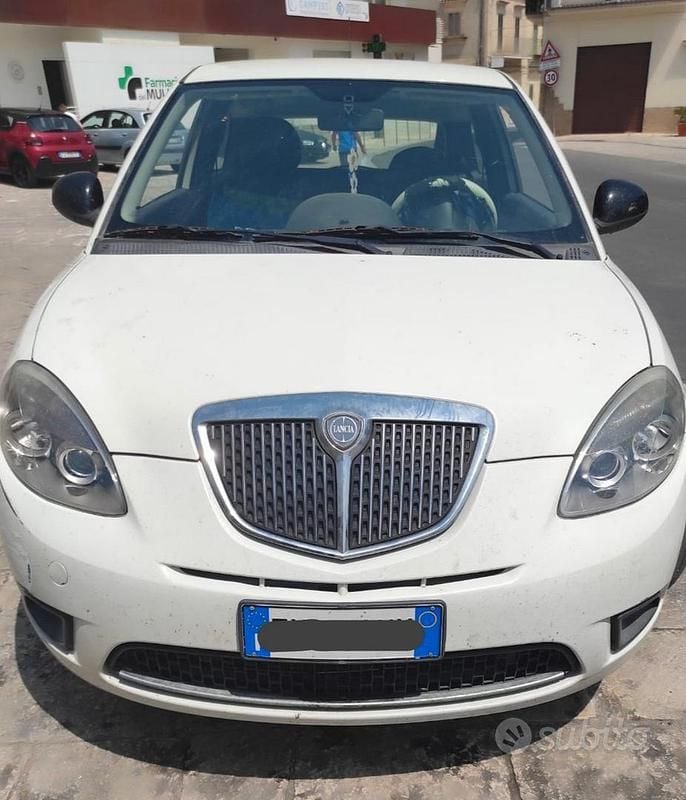 Usata Lancia Ypsilon 95 CV (69 kW) 2011 Bianco Utilitaria