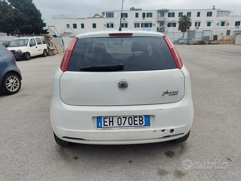 Usata Fiat Punto 75 CV (55 kW) 2011 Bianco Utilitaria