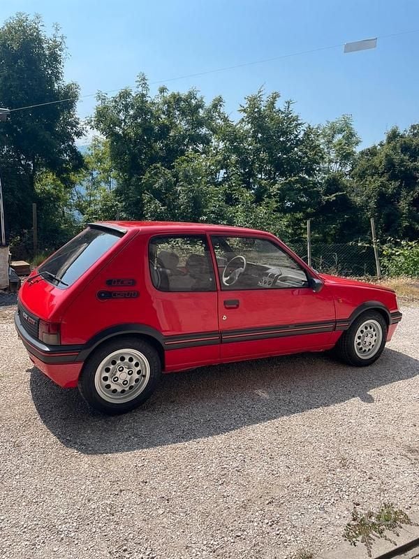 Usata 1986 Peugeot 205 GTi Tre volumi | 13.200 € - Immagine 1/4