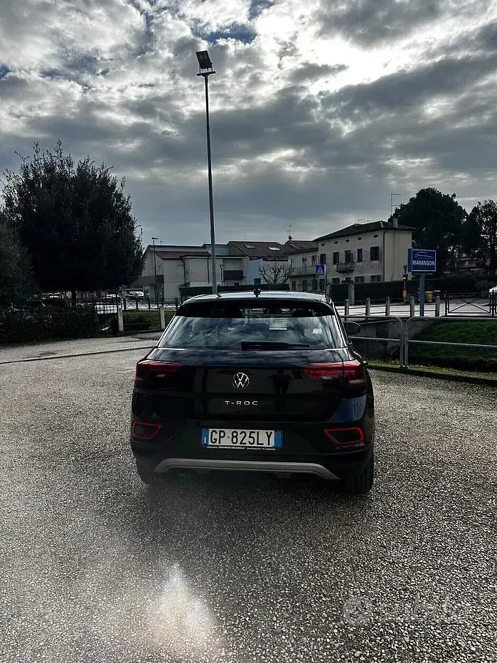 Usata VW T-Roc Life 110 CV (80 kW) 2023 Nero SUV