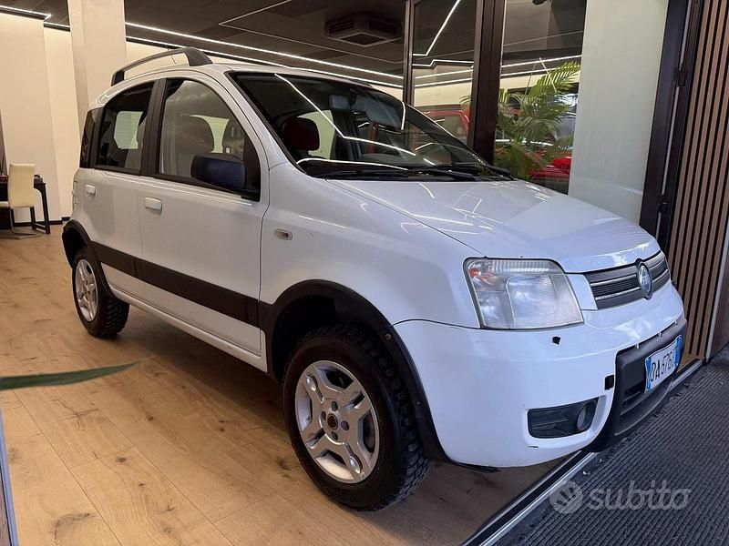Usata Fiat Panda 4x4 Climbing 69 CV (50 kW) 2006 Bianco Utilitaria