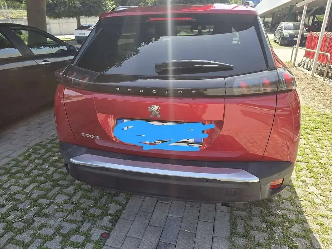 Usata Peugeot 2008 Allure 102 CV (75 kW) 2020 Rosso SUV