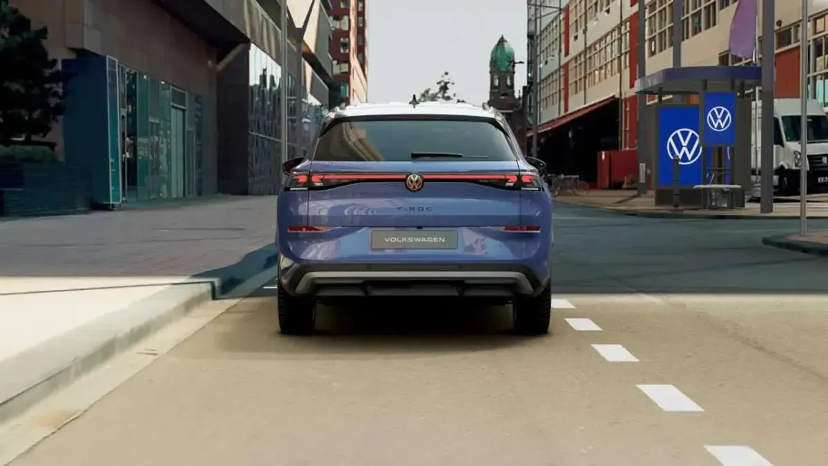 Nuova VW T-Roc Style 150 CV (110 kW) 2026 Celestial blue metallizzato ne SUV