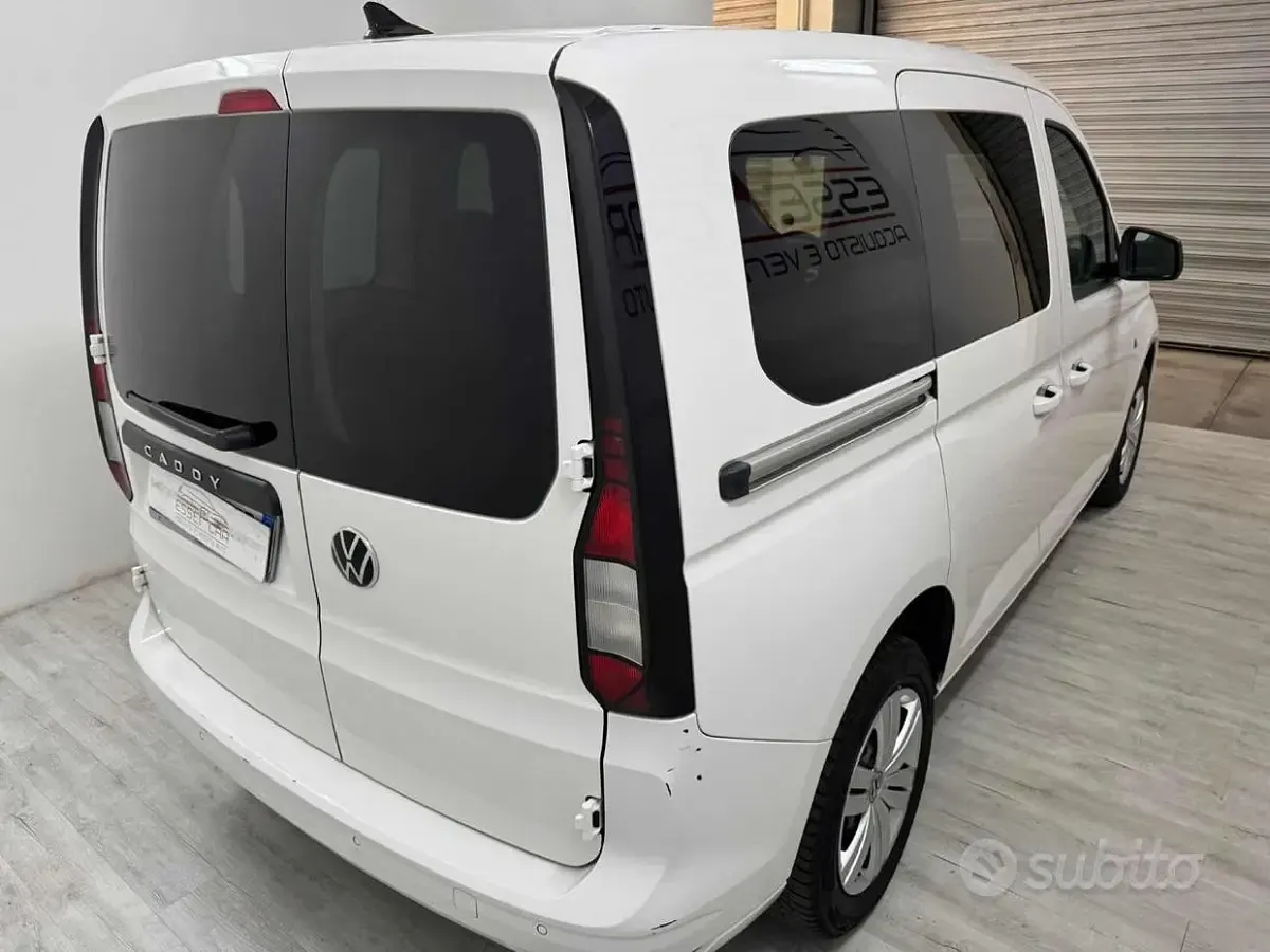 Usata VW Caddy 102 CV (75 kW) 2022 Bianco Monovolume