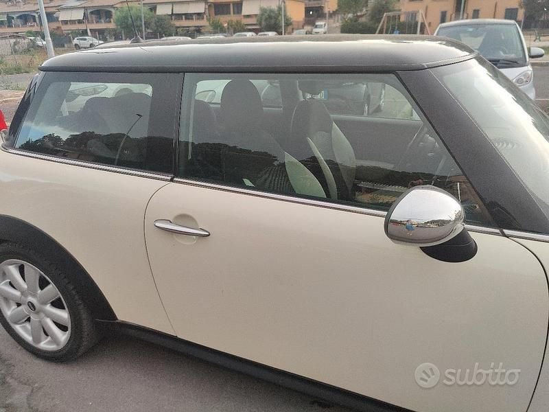 Usata Mini Cooper D 109 CV (80 kW) 2009 Beige Utilitaria