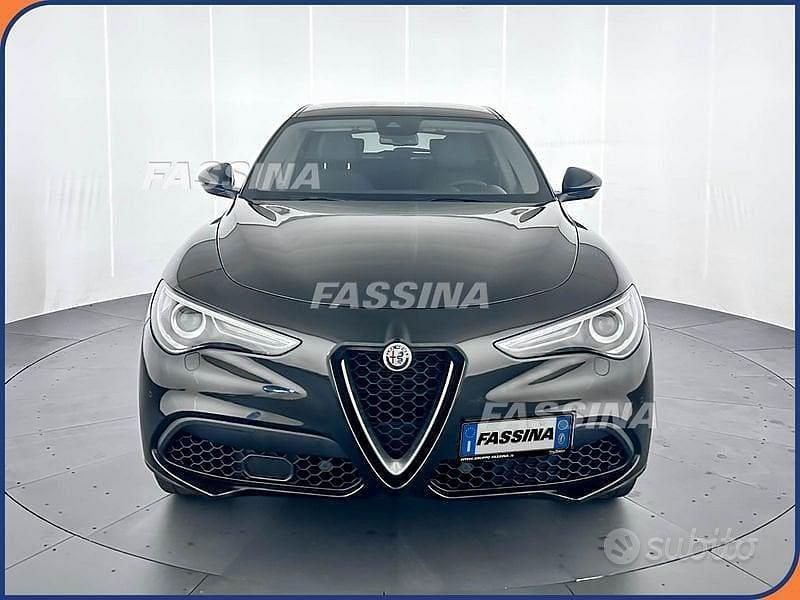 Usata Alfa Romeo Stelvio Executive 201 CV (147 kW) 2017 Nero SUV