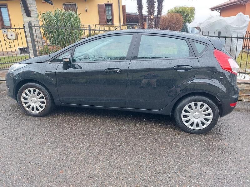 Nero Usata 2013 Ford Fiesta Titanium Utilitaria | 6300 € (Ottimo prezzo) - Immagine 1/4