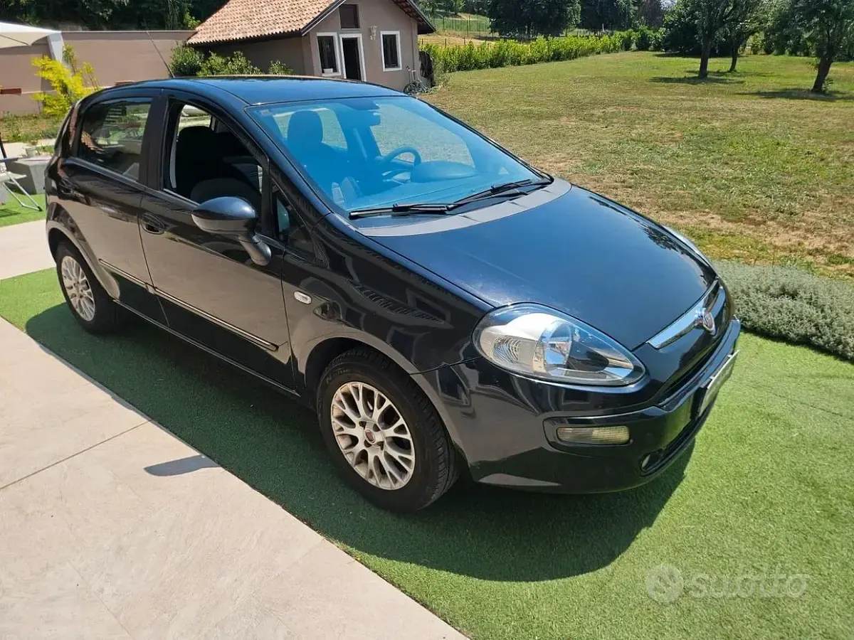 Usata Fiat Grande Punto 77 CV (56 kW) 2010 Nero Utilitaria