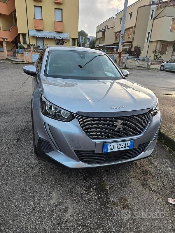 Usata Peugeot 2008 Allure 102 CV (75 kW) 2020 Grigio SUV