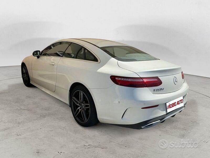 Usata Mercedes E220 Premium 194 CV (142 kW) 2017 Bianco Coupé