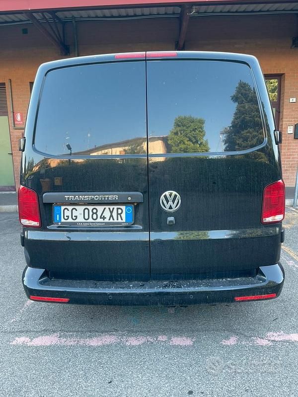 Usata VW Transporter 77 CV (56 kW) 2021 Nero Furgone