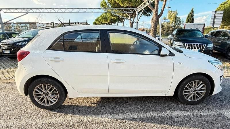 Usata Kia Rio Style 82 CV (60 kW) 2022 Bianco Berlina