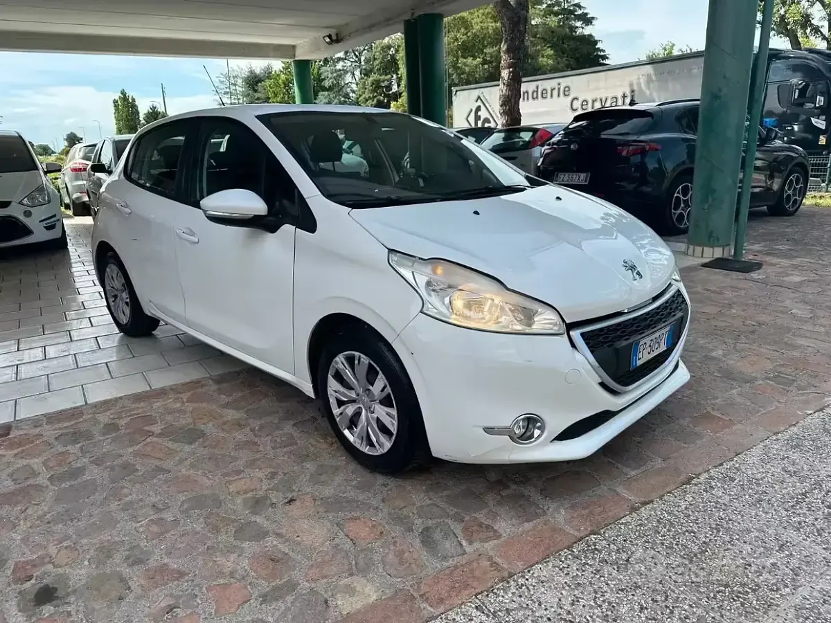 Usata Peugeot 208 Active 82 CV (60 kW) 2013 Bianco Utilitaria