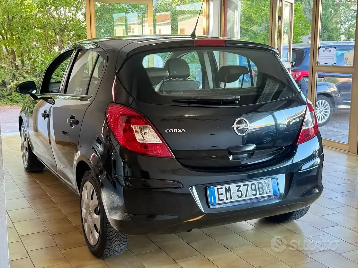 Usata Opel Corsa 85 CV (62 kW) 2012 Nero Utilitaria