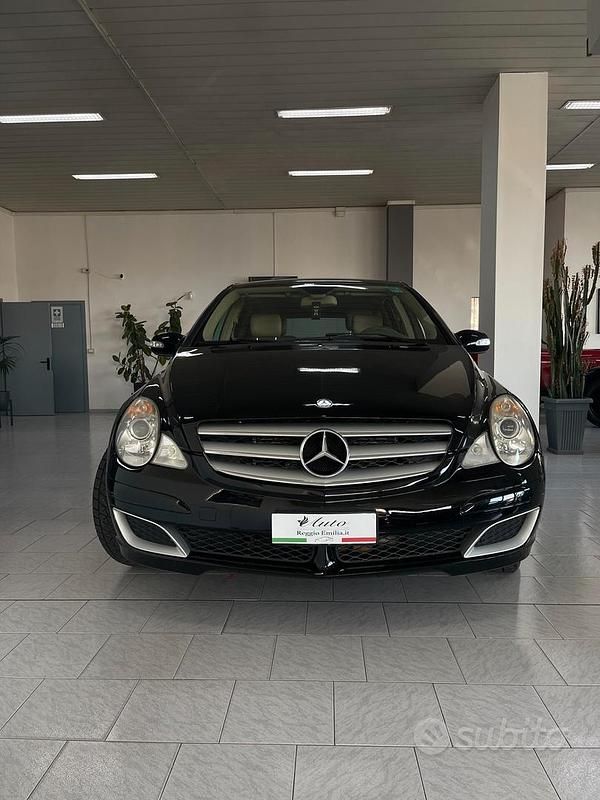 Usata Mercedes R320 224 CV (164 kW) 2008 Nero Monovolume