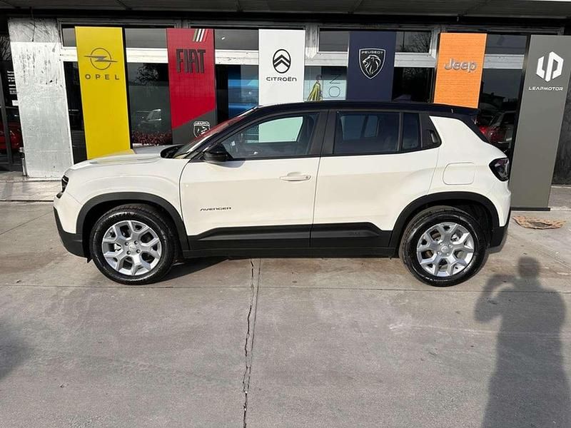 Nuova Jeep Avenger Altitude 101 CV (74 kW) 2025 Snow con tetto volcano SUV
