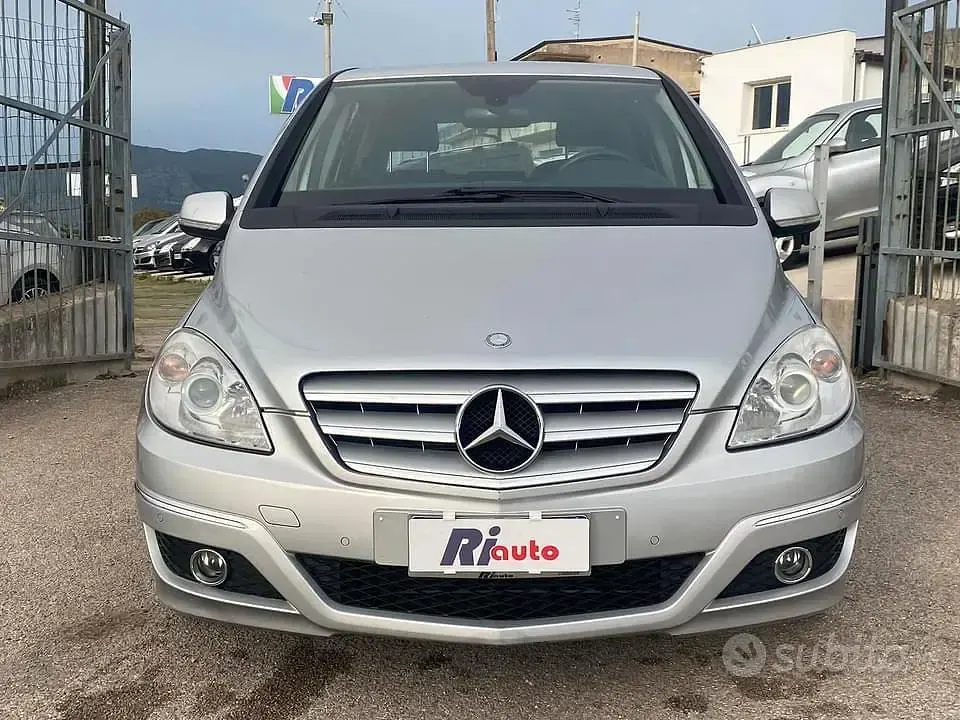 Usata Mercedes B180 109 CV (80 kW) 2010 Monovolume