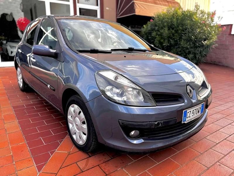 Grigio Usata 2005 Renault Clio III Luxe Tre volumi | 2500 € (Cara) - Immagine 1/4