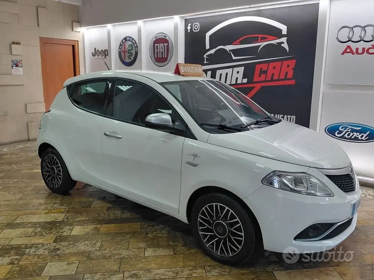 Usata Lancia Ypsilon 69 CV (50 kW) 2016 Bianco Utilitaria