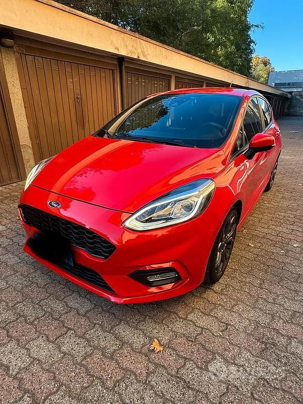 Rosso Usata 2019 Ford Fiesta Tre volumi | 10.000 € (Buon prezzo) - Immagine 1/4