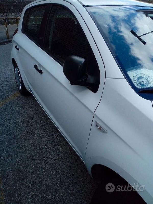 Usata Hyundai i20 78 CV (57 kW) 2011 Bianco Utilitaria