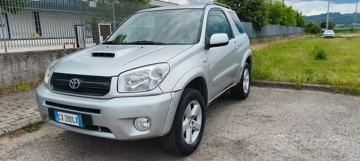 Usata Toyota RAV4 116 CV (85 kW) 2005 Grigio SUV