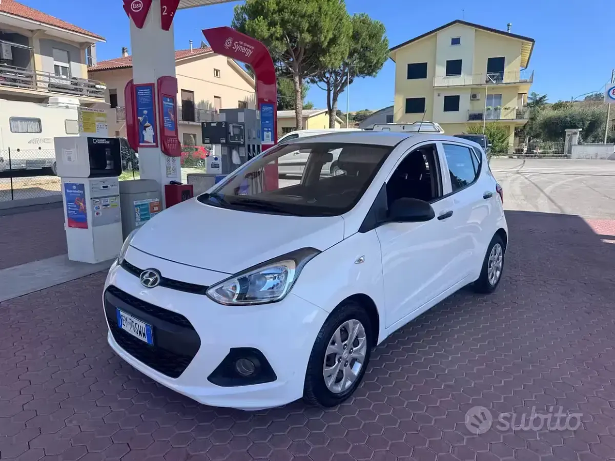 Usata Hyundai i10 Comfort 66 CV (48 kW) 2015 Bianco Utilitaria
