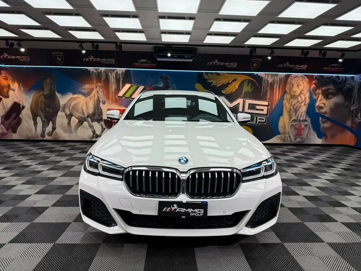 Usata BMW 530e Efficient Dynamics 286 CV (210 kW) 2022 Bianco Station wagon