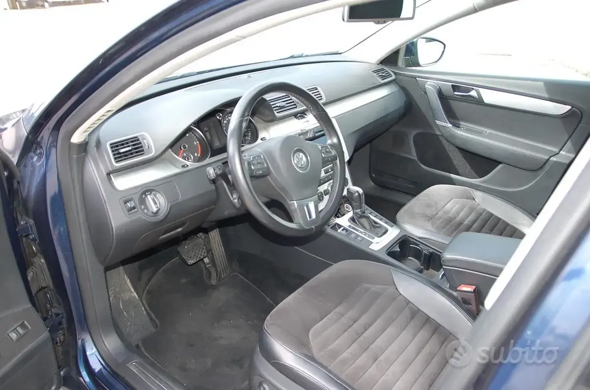 Usata VW Passat Highline 170 CV (125 kW) 2012 Blu Station wagon