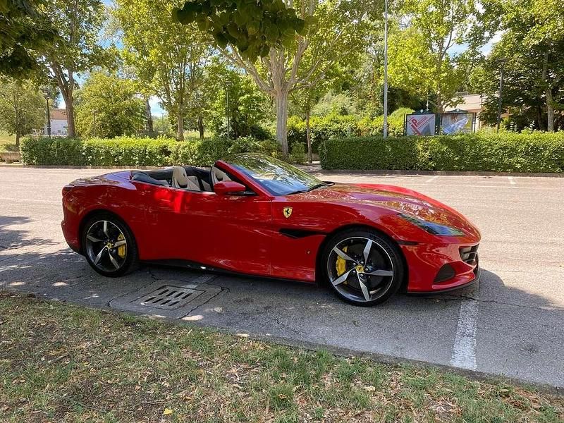 Usata Ferrari Portofino 620 CV (456 kW) 2023 Rosso Cabrio