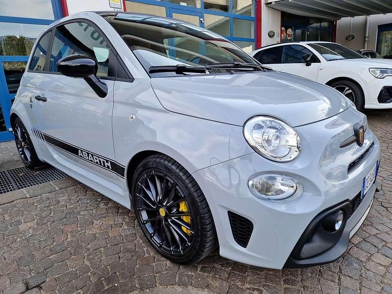 Usata Abarth 595C Competizione 179 CV (131 kW) 2021 Campovolo grau Cabrio