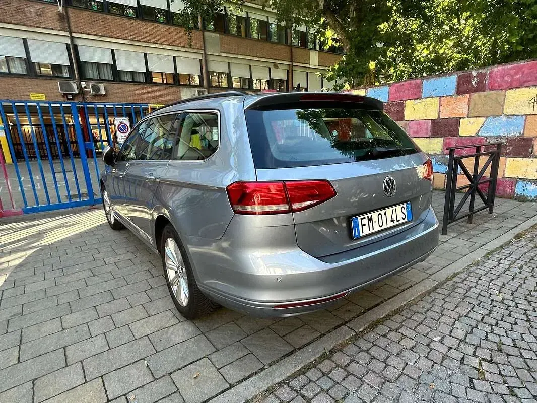 Usata VW Passat Trendline 120 CV (88 kW) 2018 Argento Station wagon