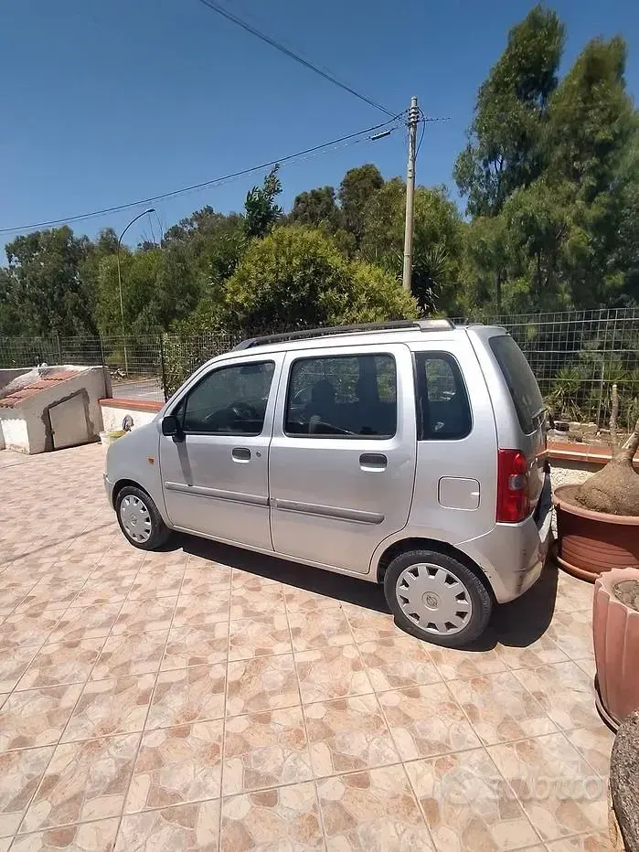 Usata Opel Agila 75 CV (55 kW) 2003 Grigio Monovolume
