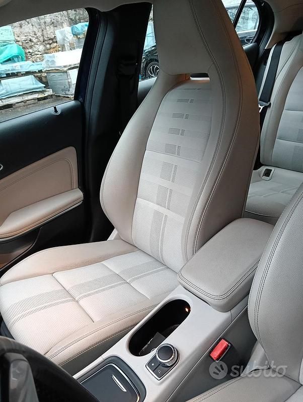 Occasion Mercedes GLA220 Executive 170 ch (125 kW) 2018 Bleue SUV