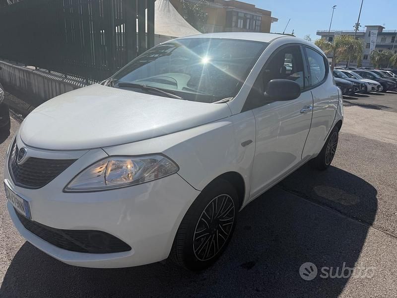 Usata Lancia Ypsilon Gold 69 CV (50 kW) 2020 Bianco Utilitaria