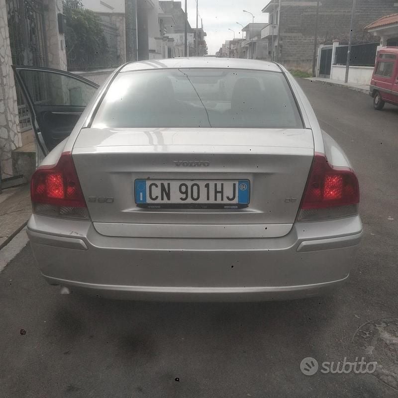 Usata Volvo S60 163 CV (119 kW) 2004 Grigio Berlina