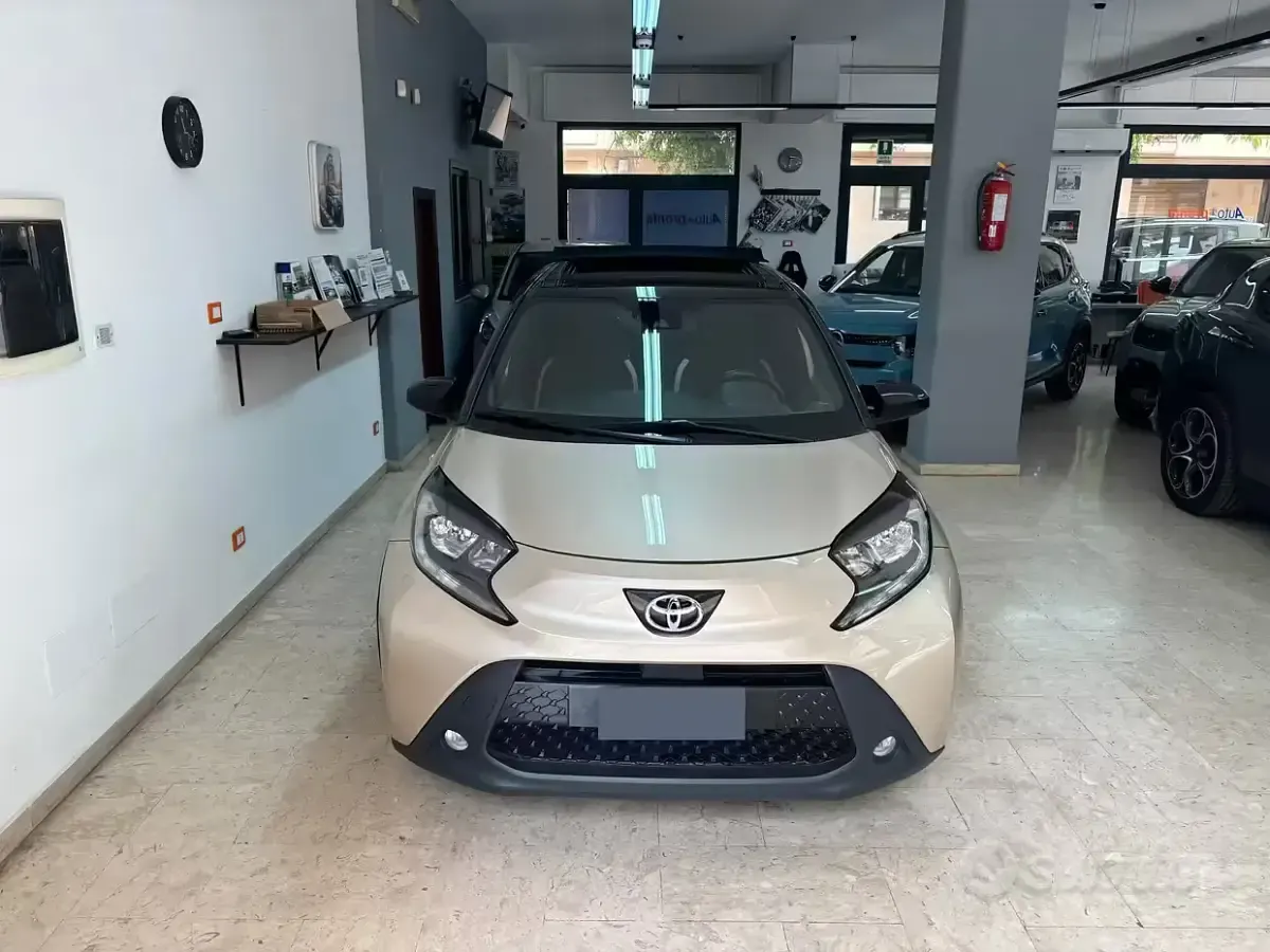 Usata Toyota Aygo X Trend 72 CV (52 kW) 2022 Giallo SUV
