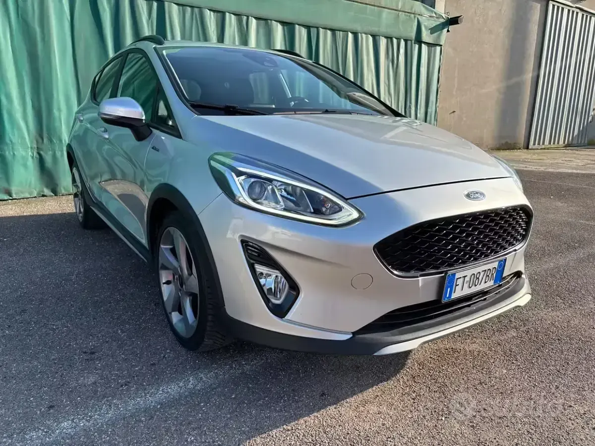 Usado Ford Fiesta 86 HP (63 kW) 2019 Cinzento Citadino