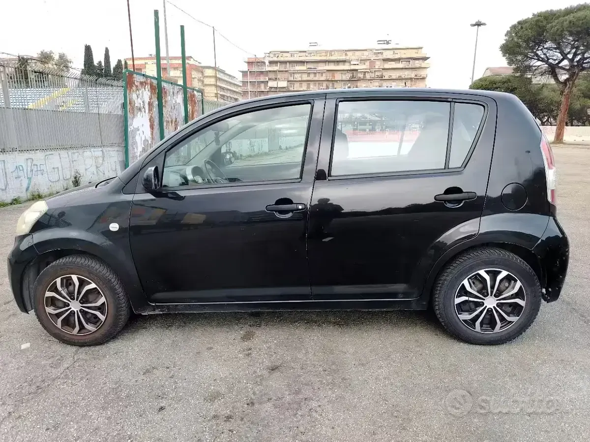 Usata Daihatsu Sirion 69 CV (50 kW) 2008 Nero Utilitaria