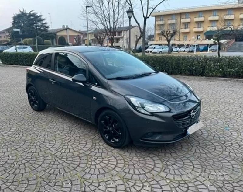 Usata Opel Corsa 90 CV (66 kW) 2016 Grigio Utilitaria